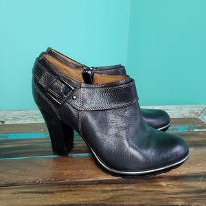 🌻SALE🌻 Sofft black leather heeled booties size 8.5M